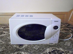 Продавам микровълнова печка Haier